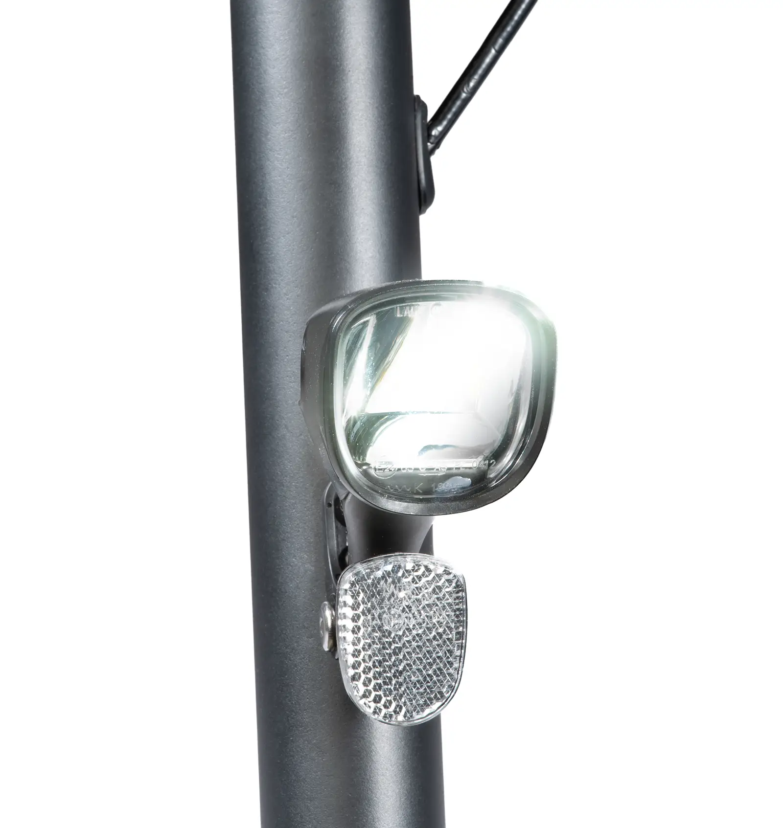 ePF-2 PRO Elektroroller Frontscheinwerfer mit 80 Lux – helles, verstellbares LED-Licht für optimale Ausleuchtung der Straße und seitliches Lichtelement für bessere Sichtbarkeit im Straßenverkehr