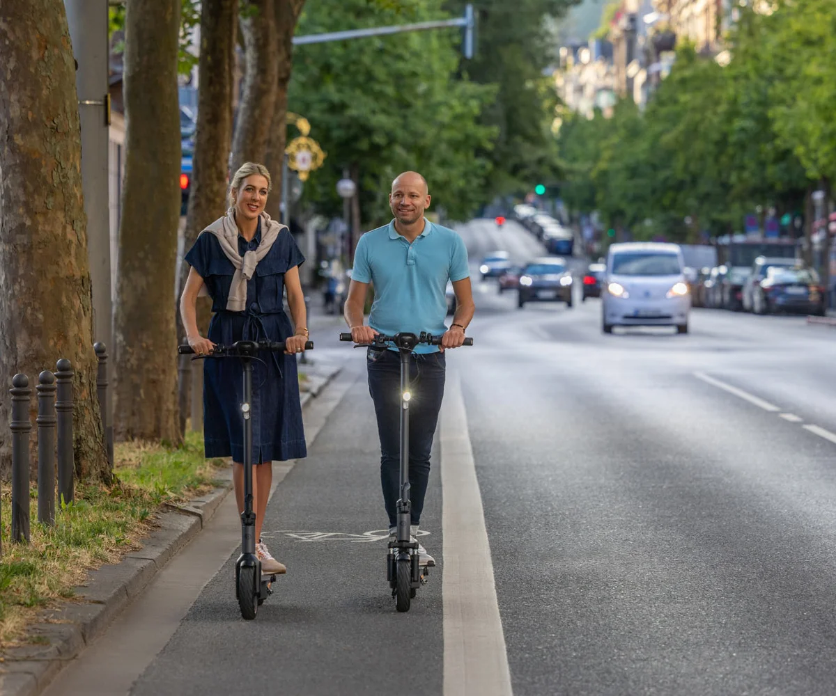 ePF PULSE in Aktion – moderner E-Scooter mit hoher Reichweite, kompakt, faltbar und ideal für Elektromobilität, urbane Verkehrswende und den täglichen Einsatz