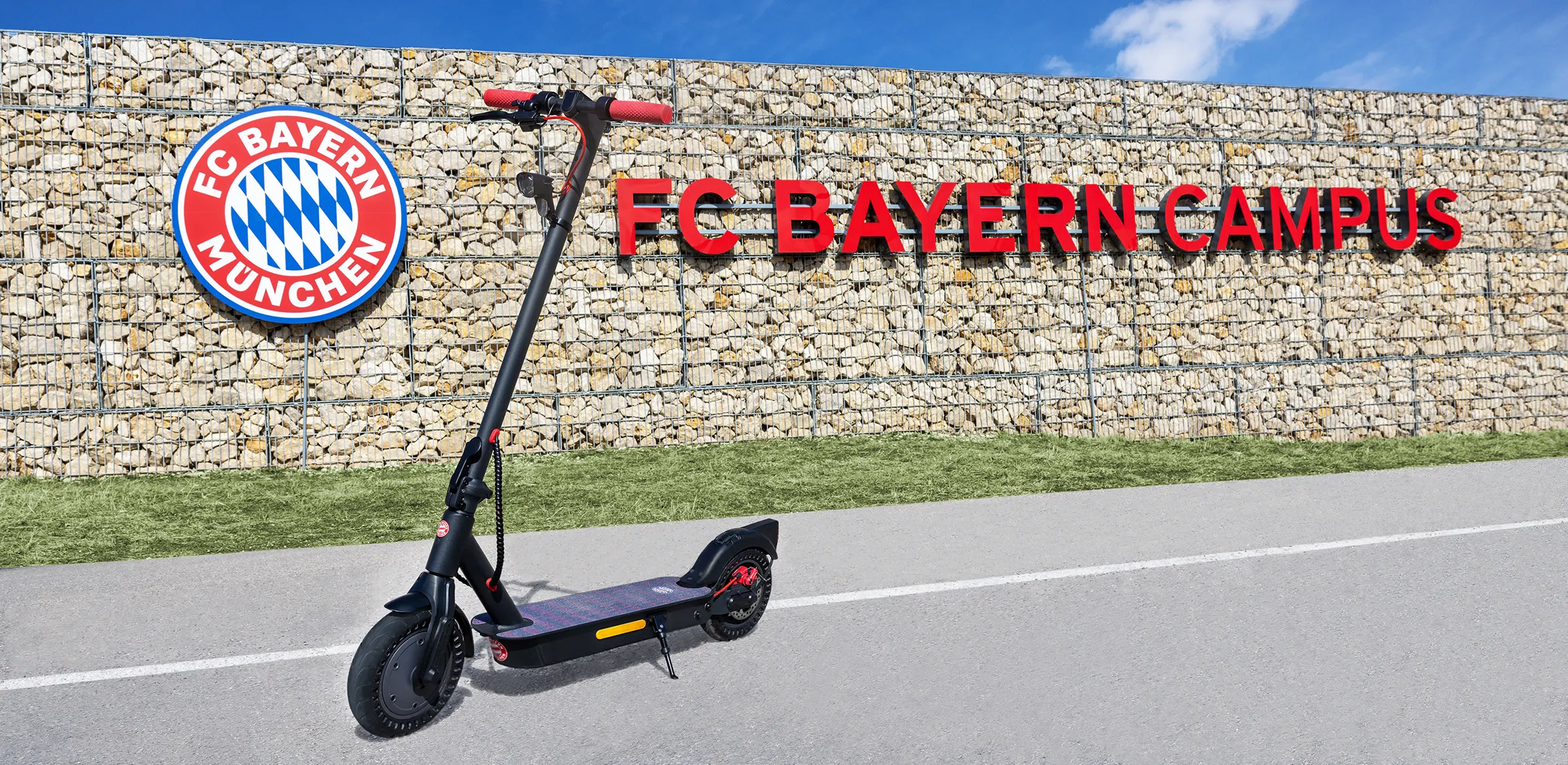 E-Scooter Parkplätze : Neue Schilder und Parkplätze für E-Scooter, Bayern  1, Radio