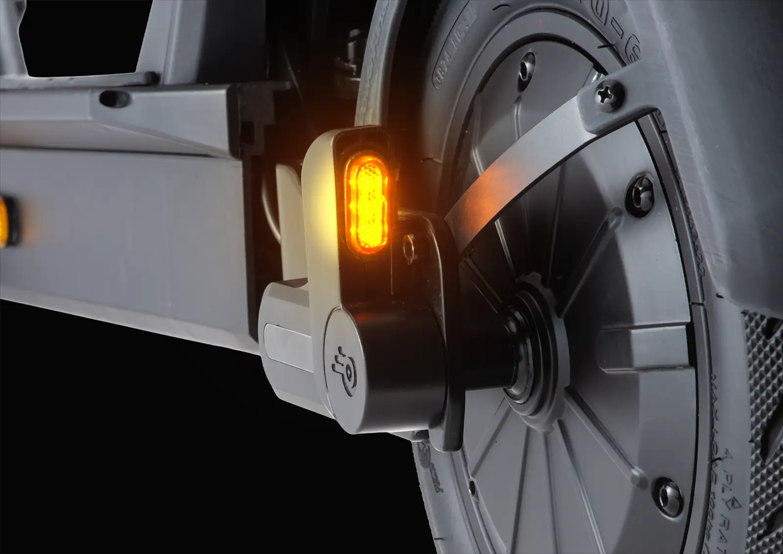 Hinterer Blinker am ePF-2 PRO Elektroroller – klare und gut sichtbare Blinkanzeige für sichere Fahrtrichtungsanzeige und erhöhte Verkehrssicherheit