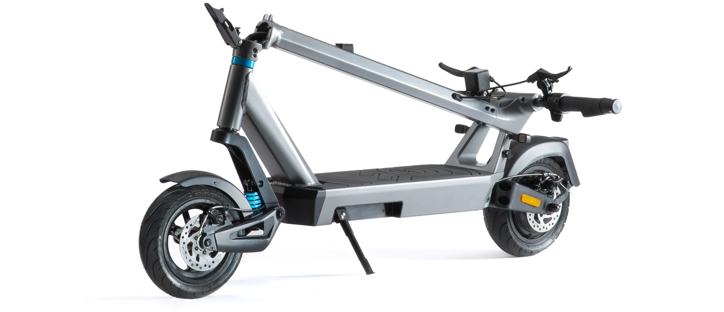 Zusammengeklappter ePF PULSE+ Elektroroller – kompakter, klappbarer E-Scooter mit Straßenzulassung, ideal für platzsparenden Transport, Pendler und mobile Aufbewahrung