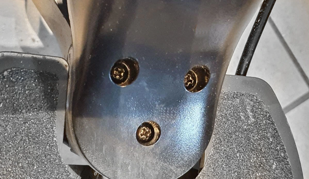 ePF-1_Wartung_hinteres-Schutzblech Wartung des hinteren Schutzblechs am ePF-1 E-Scooter – robustes Bauteil für Schutz vor Schmutz und Wasser beim Elektroroller.